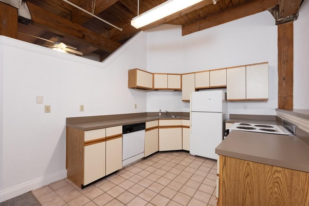 308 W 8th Street — photo 10