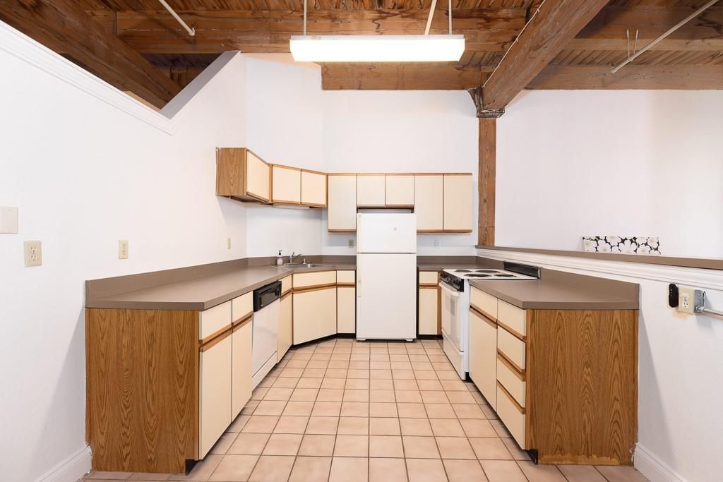 308 W 8th Street — photo 11