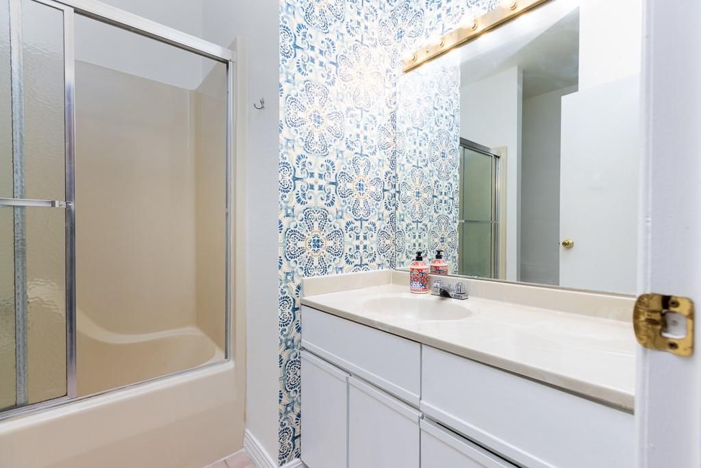 308 W 8th Street — photo 16