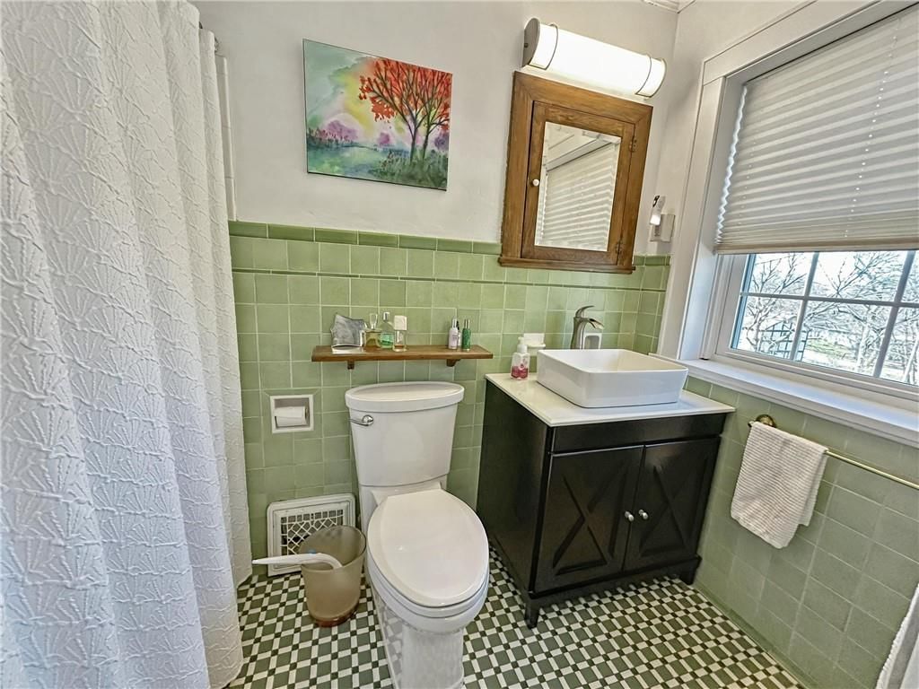 211 Lawn Avenue — photo 17