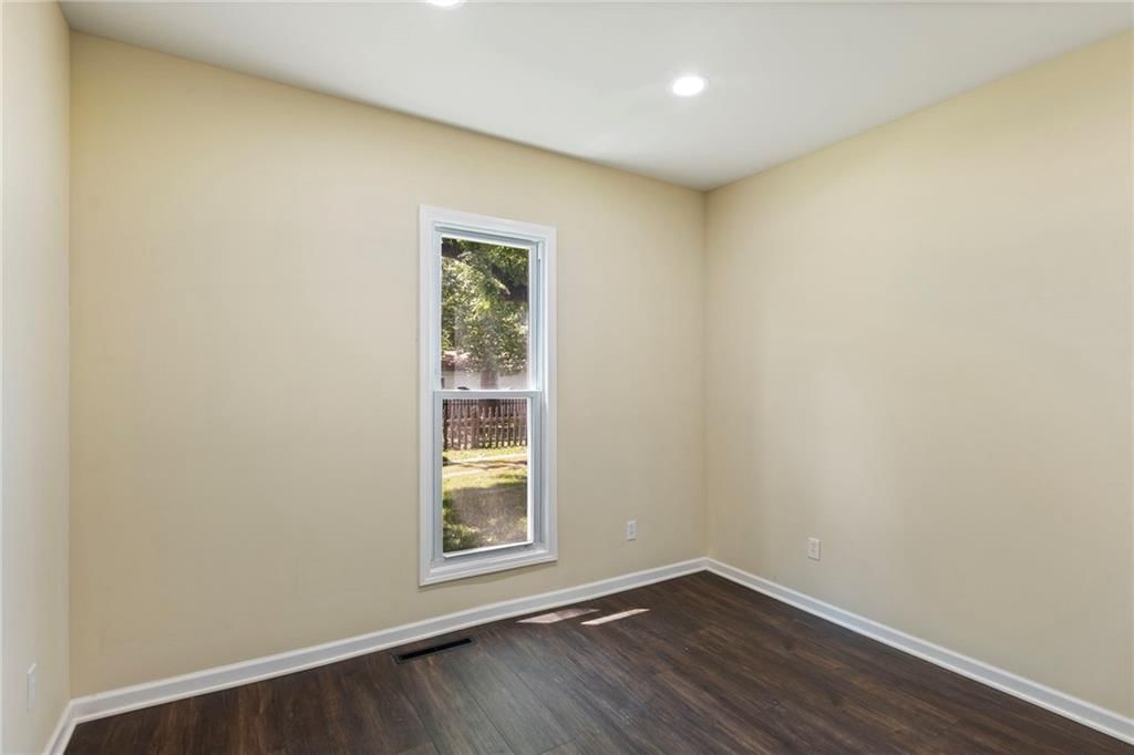 526 S Maple Street — photo 20