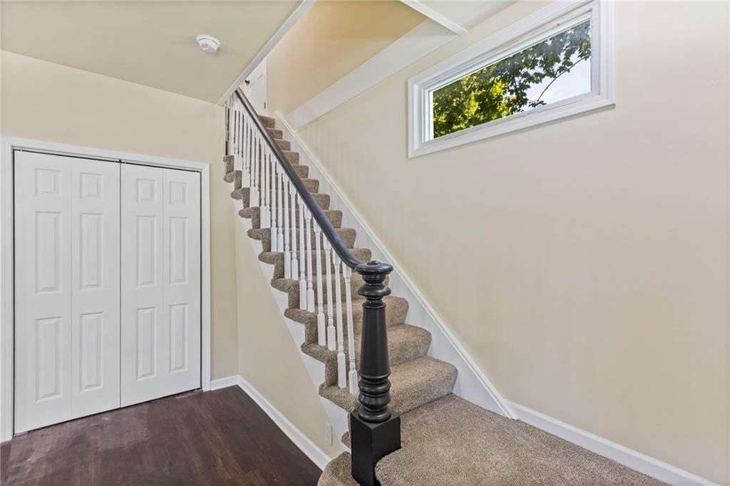 526 S Maple Street — photo 28