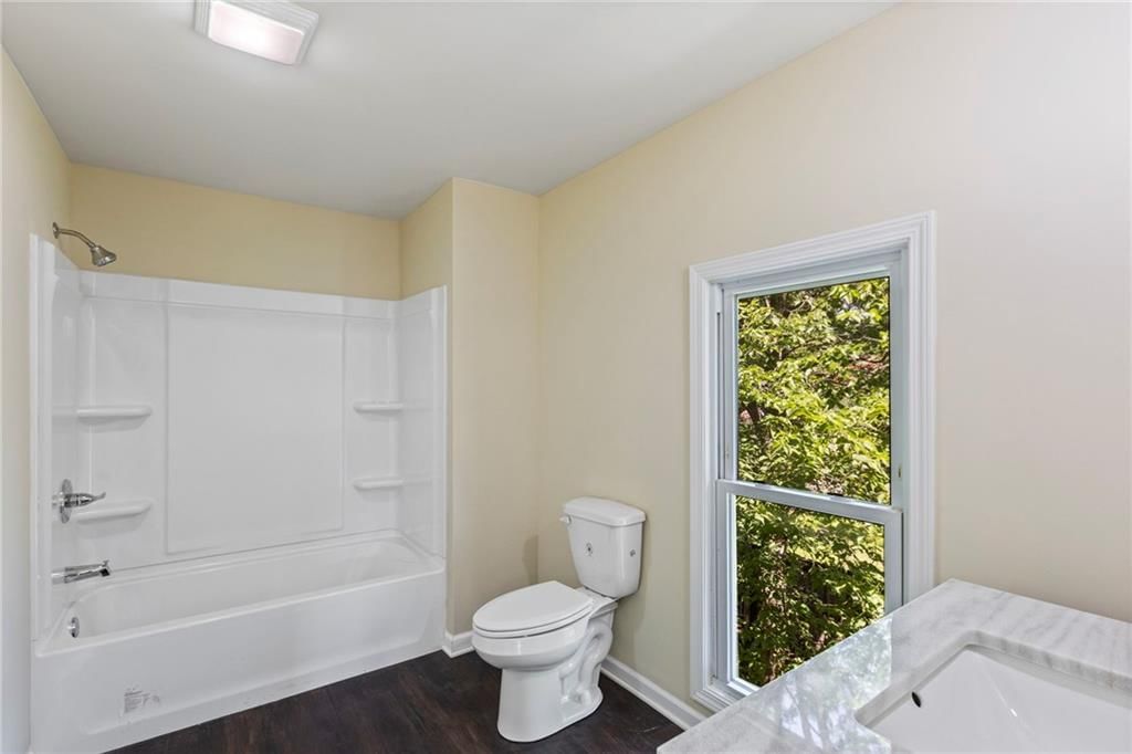 526 S Maple Street — photo 39