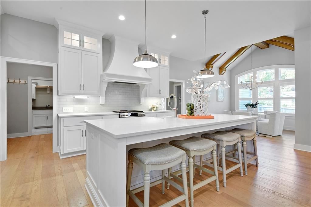 Photo 7 of 29 - 2210 W 73rd Street