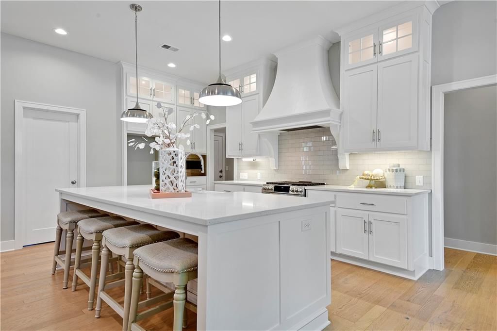 Photo 9 of 29 - 2210 W 73rd Street
