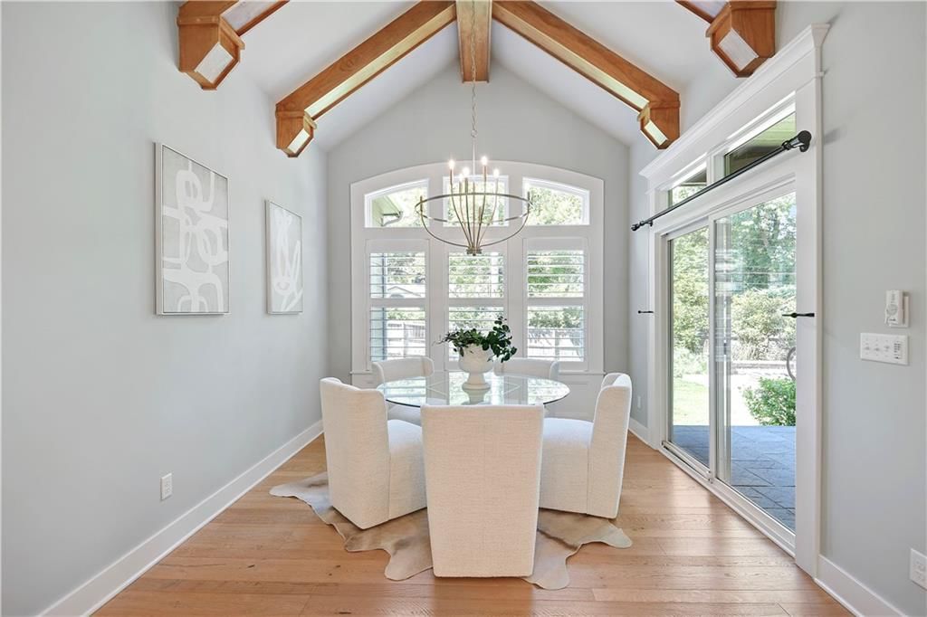 Photo 10 of 29 - 2210 W 73rd Street