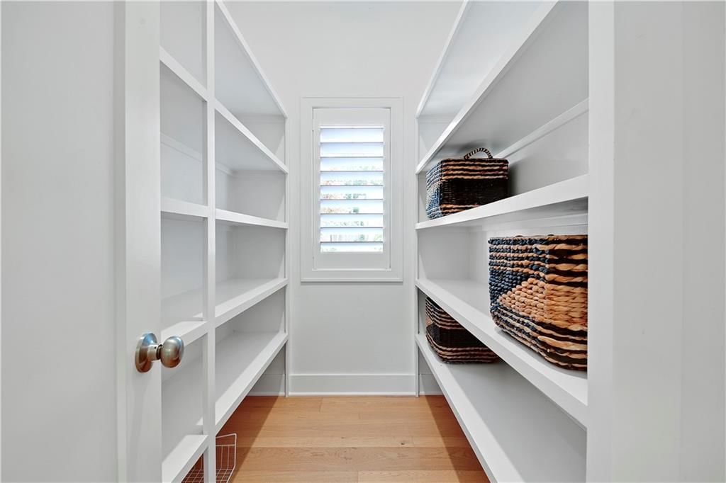 Photo 11 of 29 - 2210 W 73rd Street