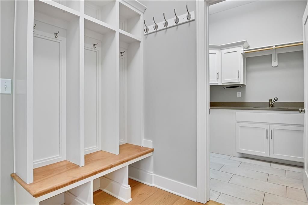 Photo 12 of 29 - 2210 W 73rd Street