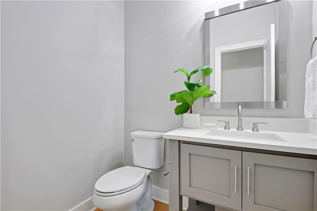 Photo 13 of 29 - 2210 W 73rd Street