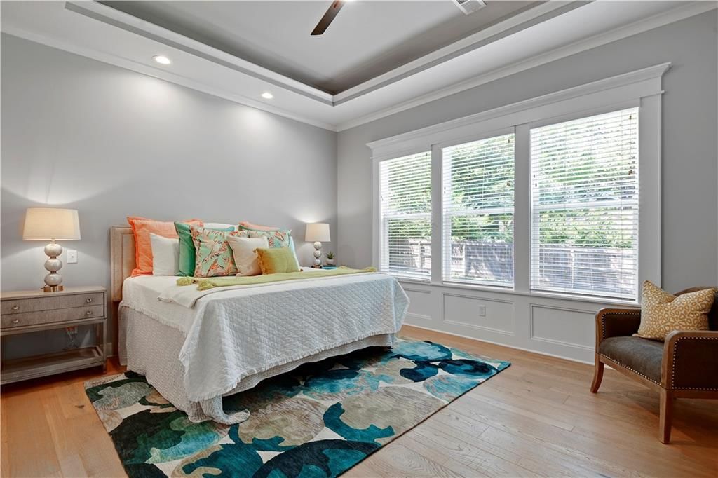Photo 14 of 29 - 2210 W 73rd Street