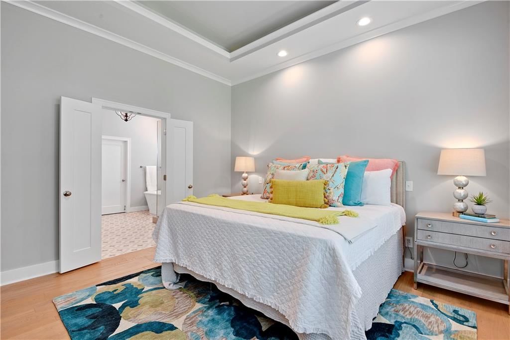 Photo 15 of 29 - 2210 W 73rd Street