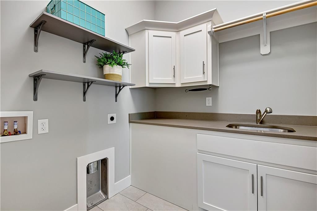 Photo 18 of 29 - 2210 W 73rd Street
