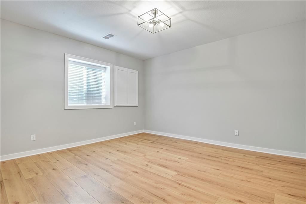 Photo 21 of 29 - 2210 W 73rd Street
