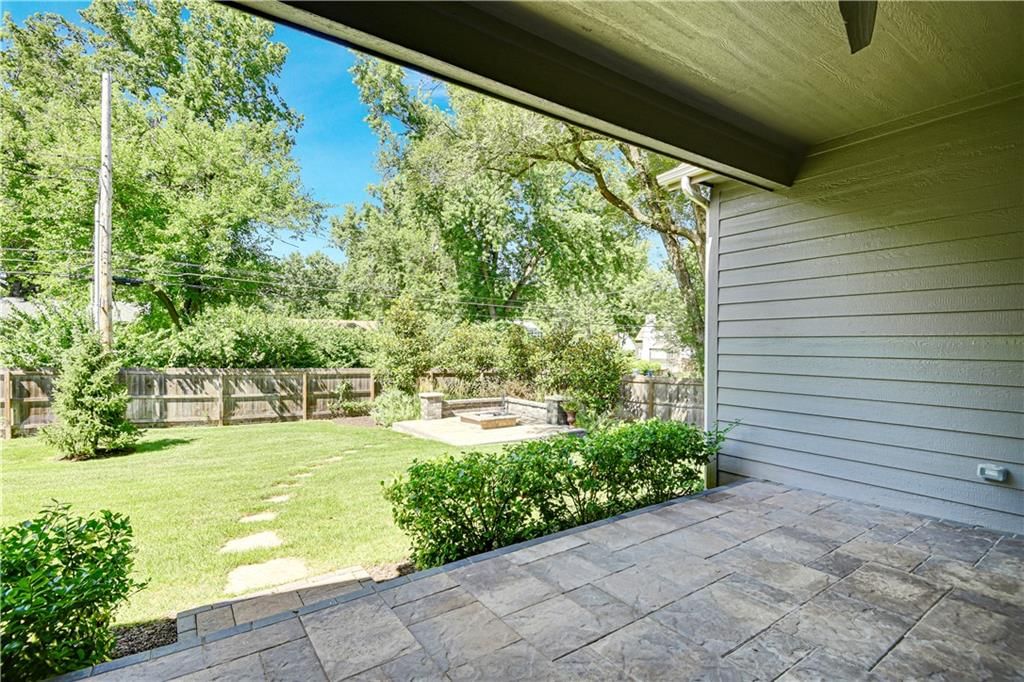 Photo 27 of 29 - 2210 W 73rd Street