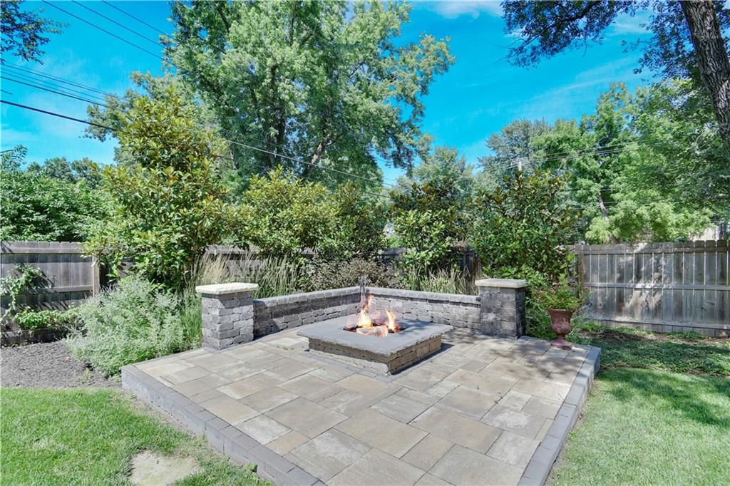 Photo 28 of 29 - 2210 W 73rd Street