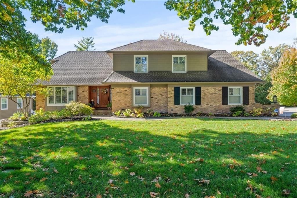 8204 Cherokee Circle, Leawood, KS