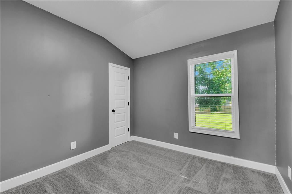 115 S Campbell Street — photo 24