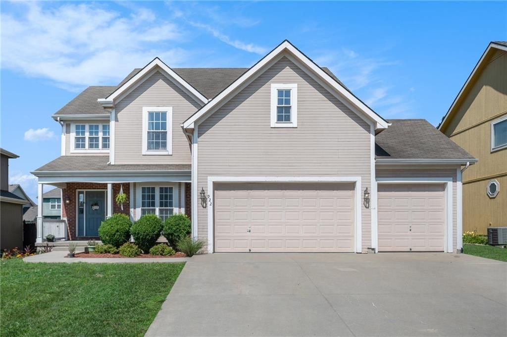 922 Southfork Street, Lansing, KS