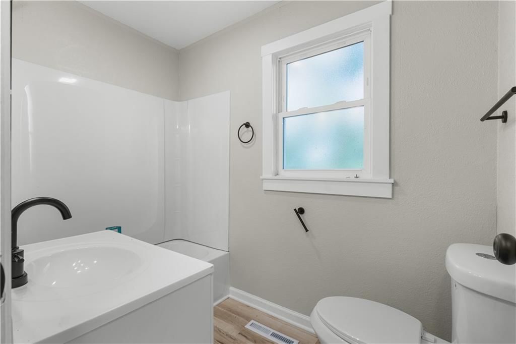 Photo 11 of 19 - 3416 NE 43rd Street