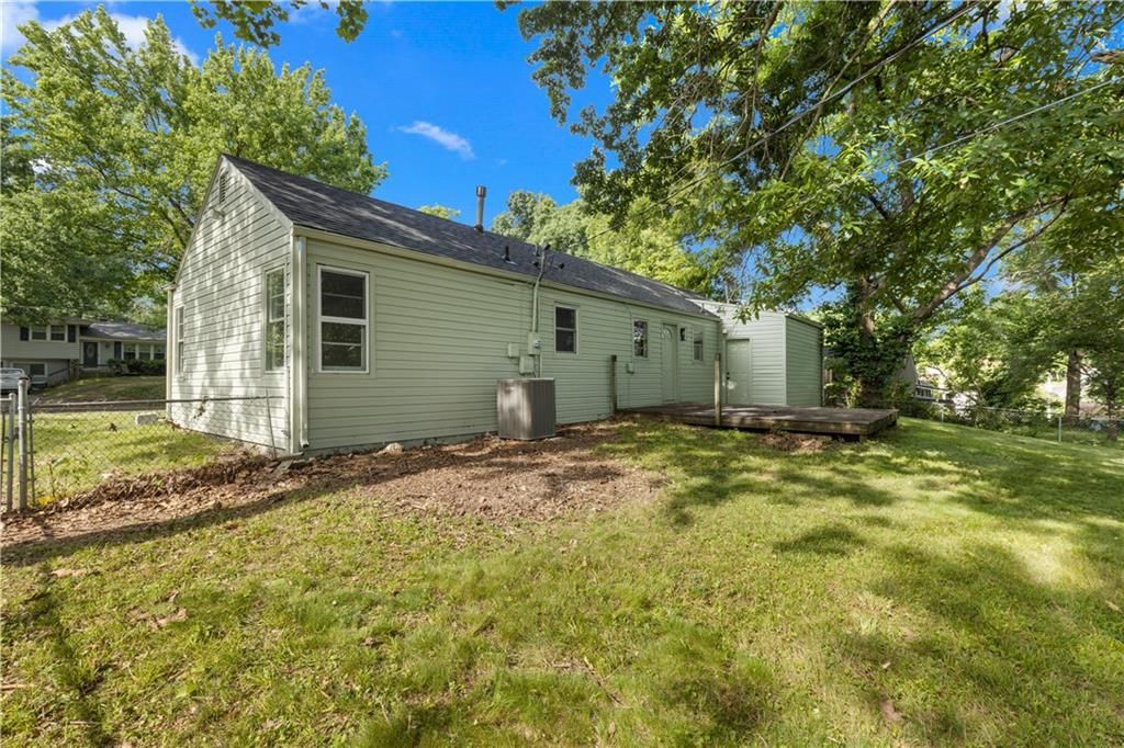 Photo 17 of 19 - 3416 NE 43rd Street