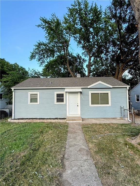 2321 Englewood Court — photo 2
