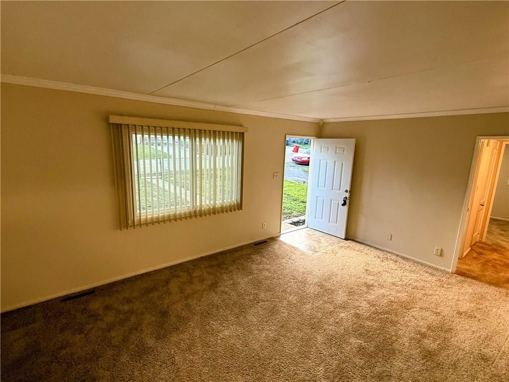 2321 Englewood Court — photo 3
