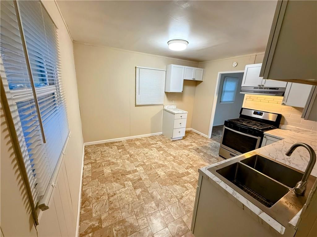 2321 Englewood Court — photo 6