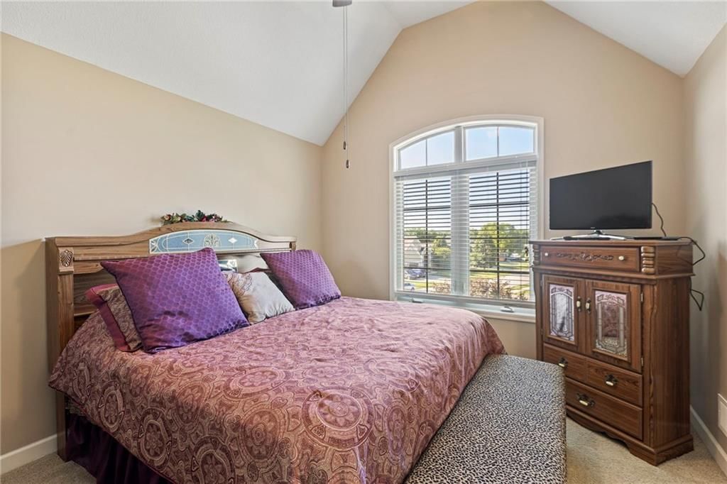 12824 Sewell Avenue — photo 32
