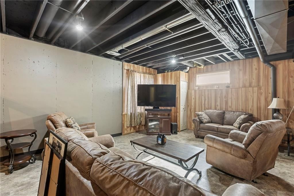 12824 Sewell Avenue — photo 36