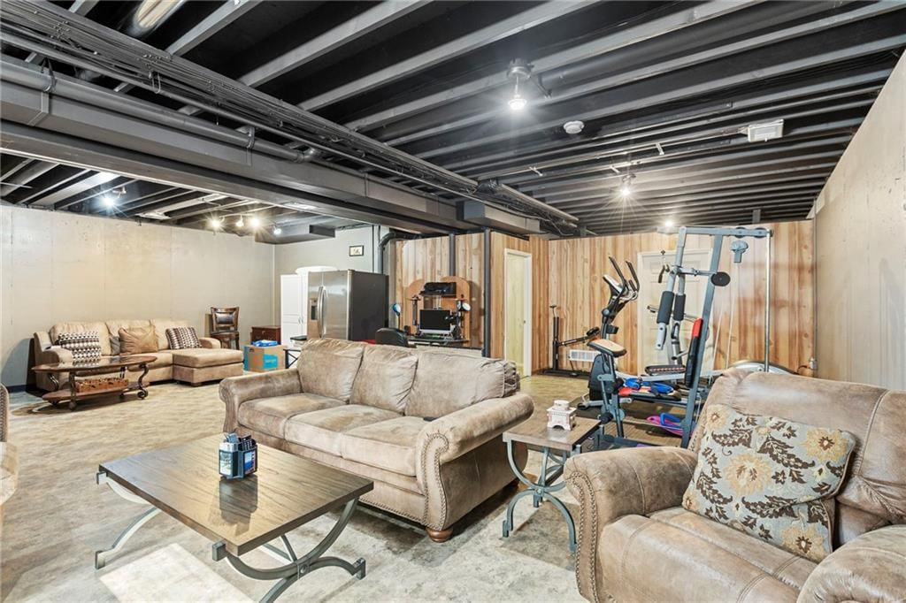 12824 Sewell Avenue — photo 38