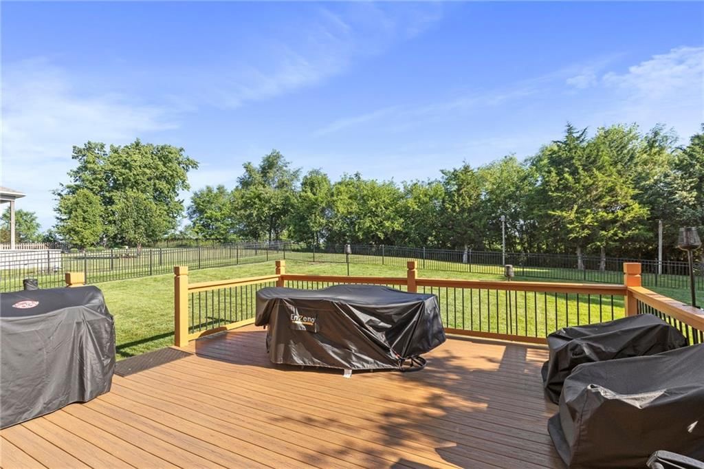 12824 Sewell Avenue — photo 42