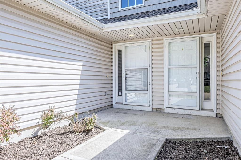 902 SW Peach Tree Lane — photo 2