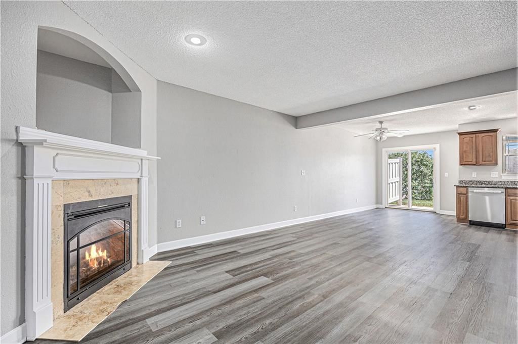 902 SW Peach Tree Lane — photo 3