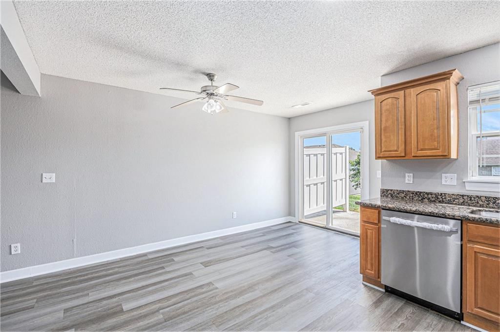 902 SW Peach Tree Lane — photo 8