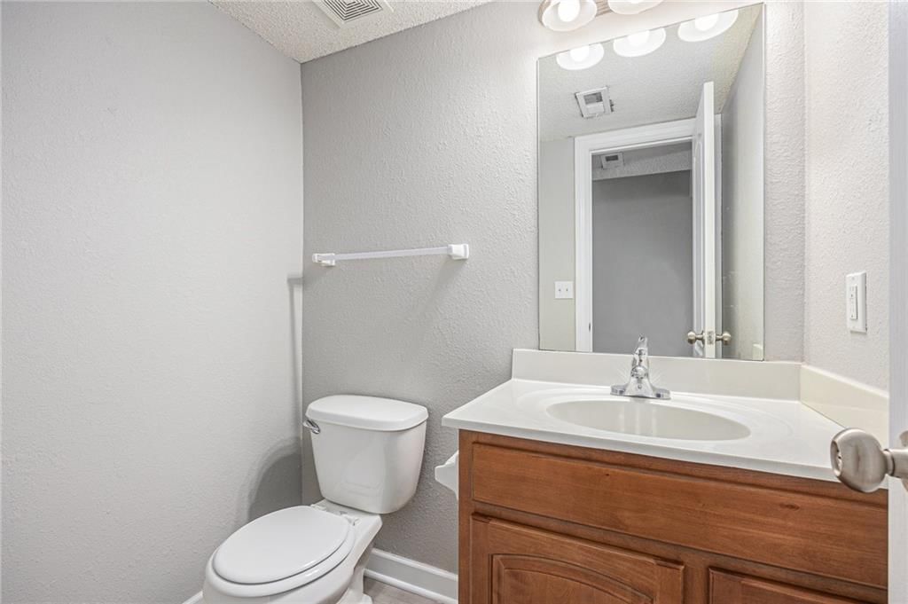 902 SW Peach Tree Lane — photo 9