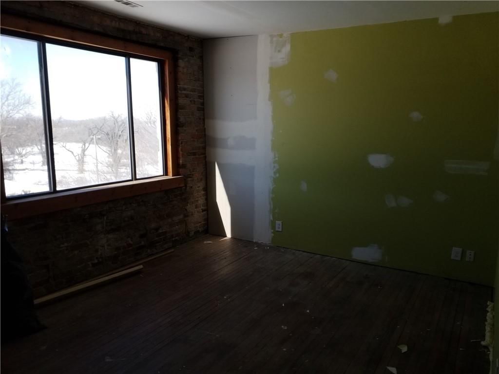 1038 E 5TH Street — photo 5