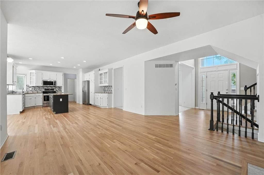Photo 13 of 53 - 8301 W 156th Street