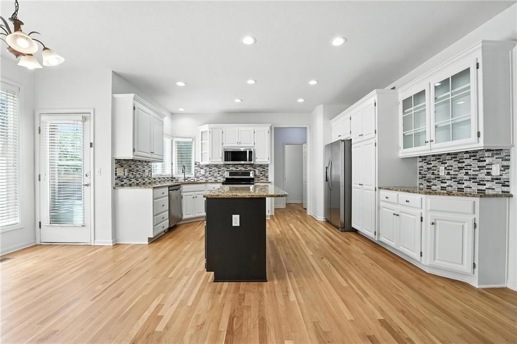 Photo 17 of 53 - 8301 W 156th Street