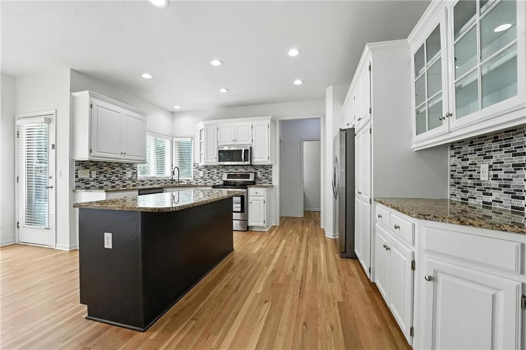Photo 18 of 53 - 8301 W 156th Street