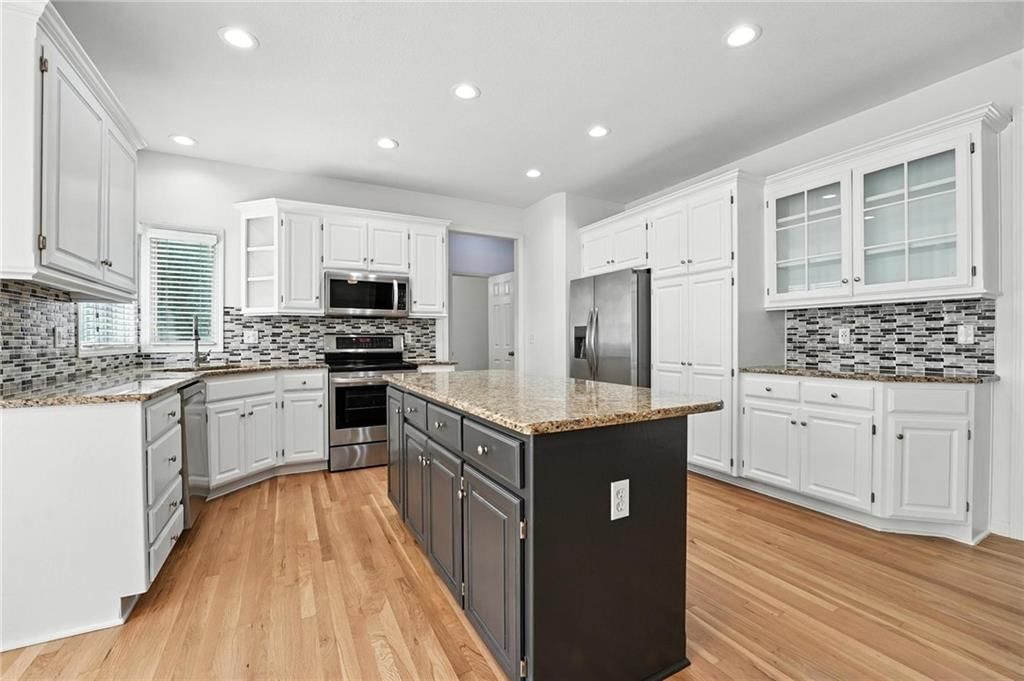 Photo 19 of 53 - 8301 W 156th Street