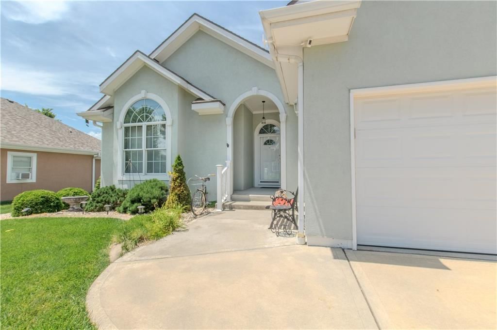 22604 Vincent Street — photo 2