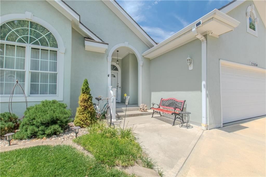 22604 Vincent Street — photo 3