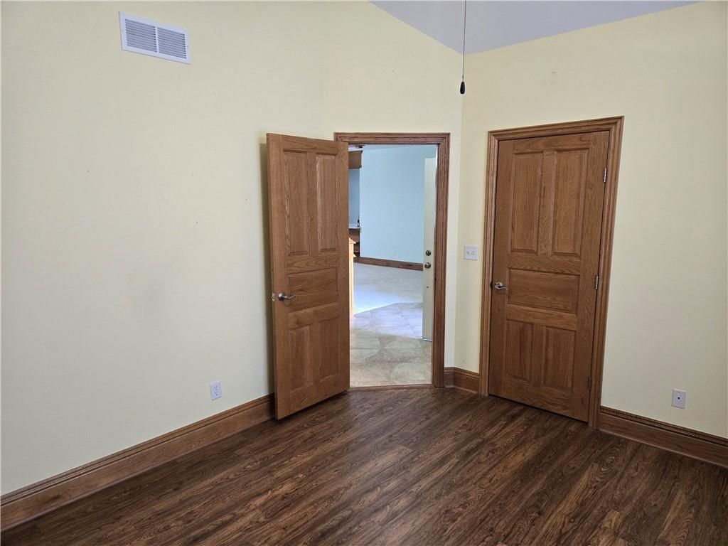 22604 Vincent Street — photo 8