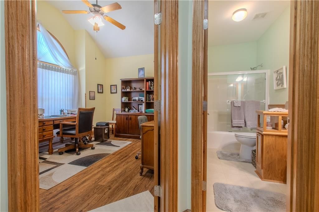 22604 Vincent Street — photo 9