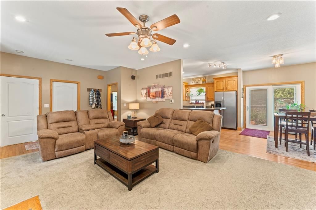 Photo 6 of 57 - 923 E Myrtle Street