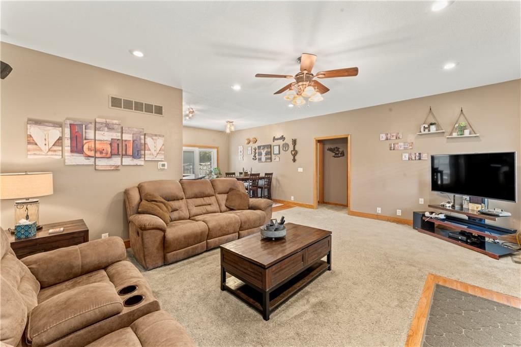 Photo 8 of 57 - 923 E Myrtle Street