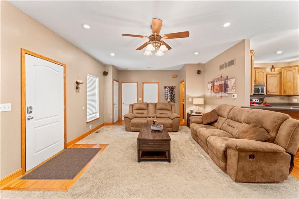 Photo 10 of 57 - 923 E Myrtle Street