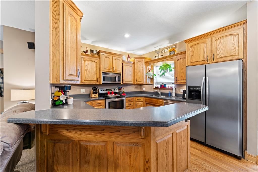 Photo 11 of 57 - 923 E Myrtle Street