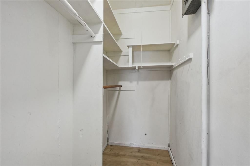 Photo 5 of 16 - 325/327 E Park Street