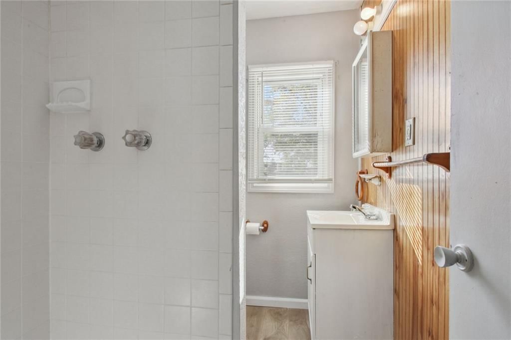 Photo 8 of 16 - 325/327 E Park Street